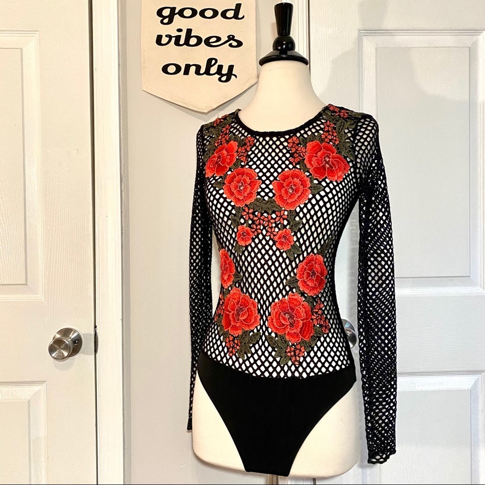 Top Chic Mesh Floral Embroidered Bodysuit S